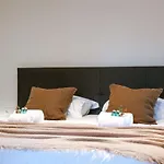 Huswell - Modern Apartment Located At Historical Main Square